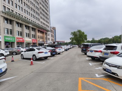 精細施劃“文明線” 規(guī)范停車“新秩序”——九原區(qū)執(zhí)法局優(yōu)化天福廣場停車場服務側記